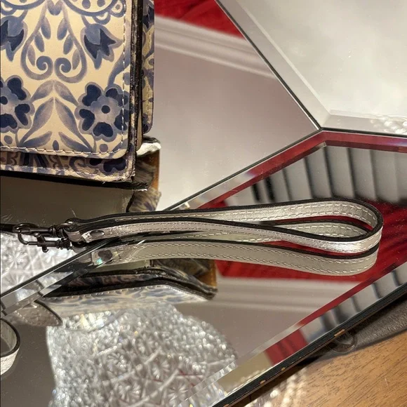 Patricia Nash Lanza Italian Folklore
White Blue Leather Crossbody Bag-NWOT - Picture 12 of 16